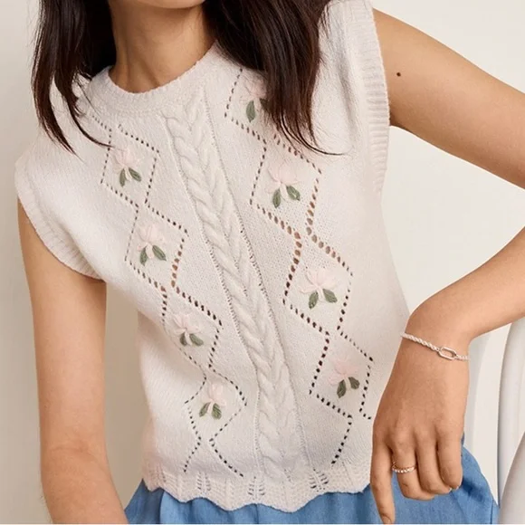 SINCERELY JULES Angie Floral Cable Knit
Sweater Tank - Picture 2 of 14